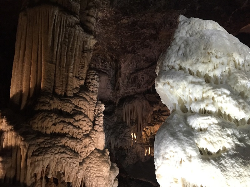 Postojnska jama -stalaktiti i stalagmiti